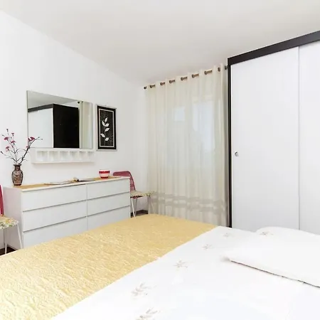 Fuer 4 Personen Ca 80 Qm In Valbandon, Istrien Istrische Riviera Apartment Valbandon