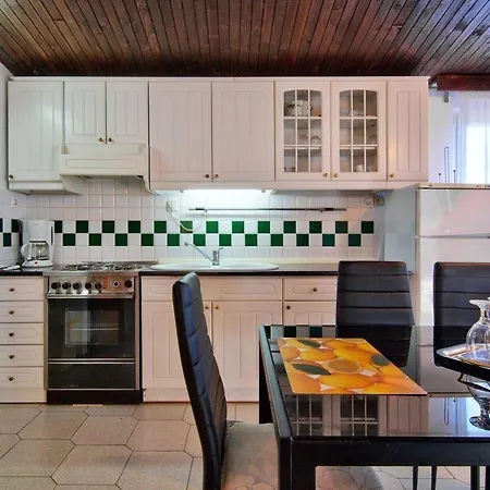 Apartment Fuer 4 Personen Ca 80 Qm In Valbandon, Istrien Istrische Riviera *